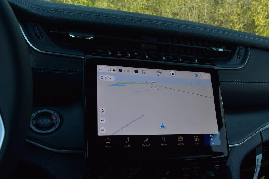 new 2025 Jeep Grand Cherokee car, priced at $41,990