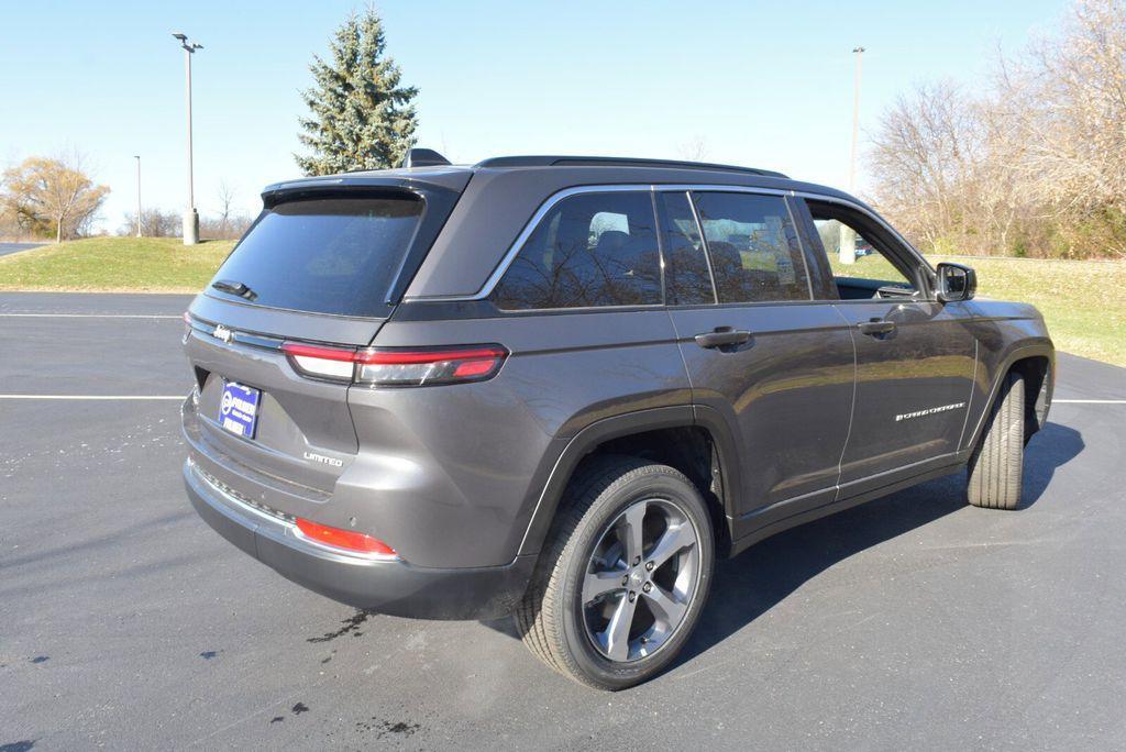 new 2025 Jeep Grand Cherokee car, priced at $41,990