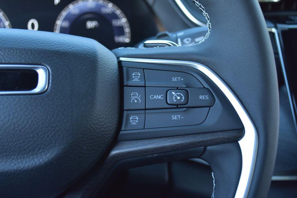 new 2025 Jeep Grand Cherokee car, priced at $41,990