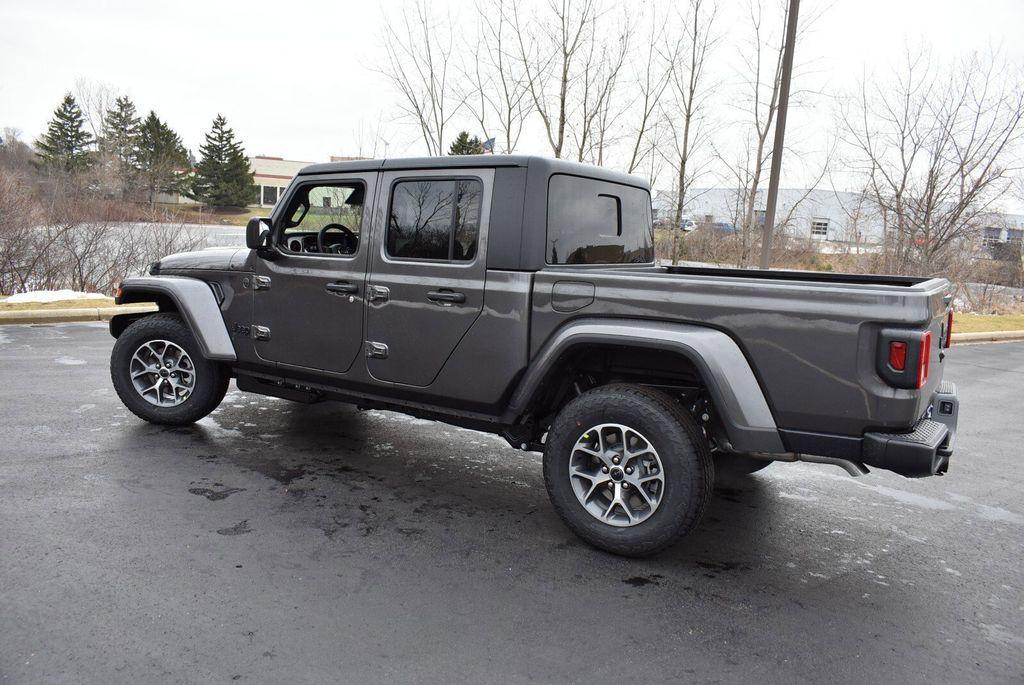 new 2026 Jeep Gladiator car, priced at $46,026