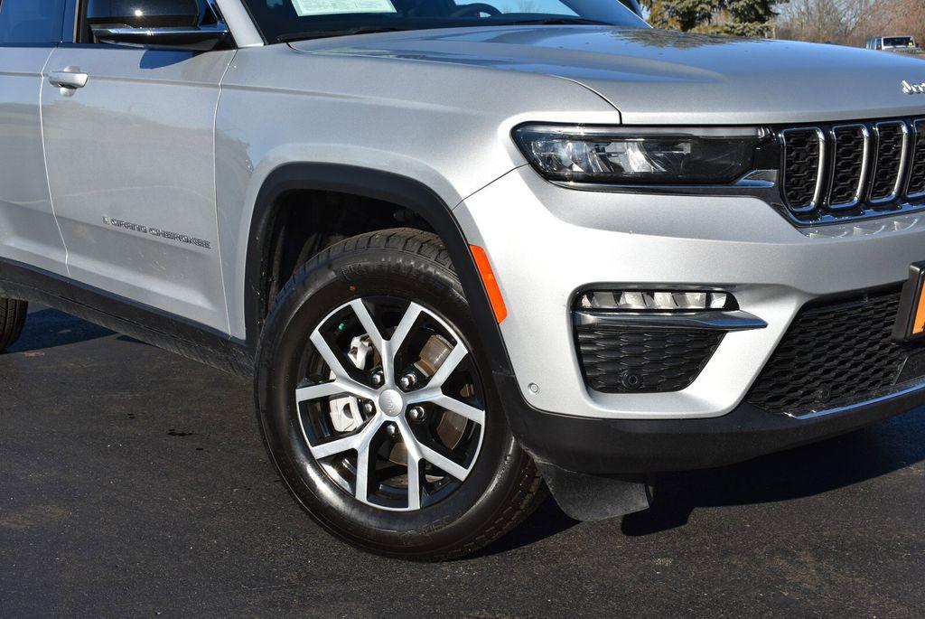 used 2025 Jeep Grand Cherokee car, priced at $41,969