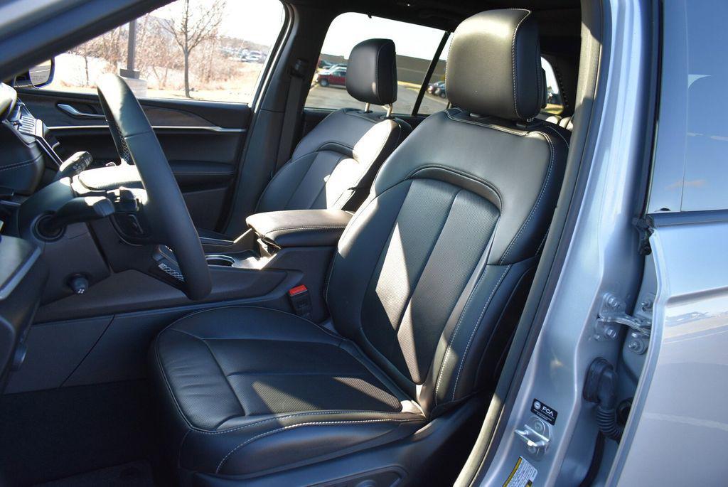 used 2025 Jeep Grand Cherokee car, priced at $41,969