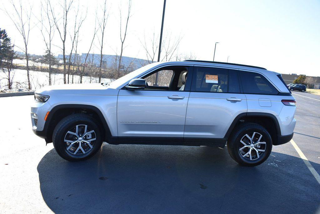 used 2025 Jeep Grand Cherokee car, priced at $41,969