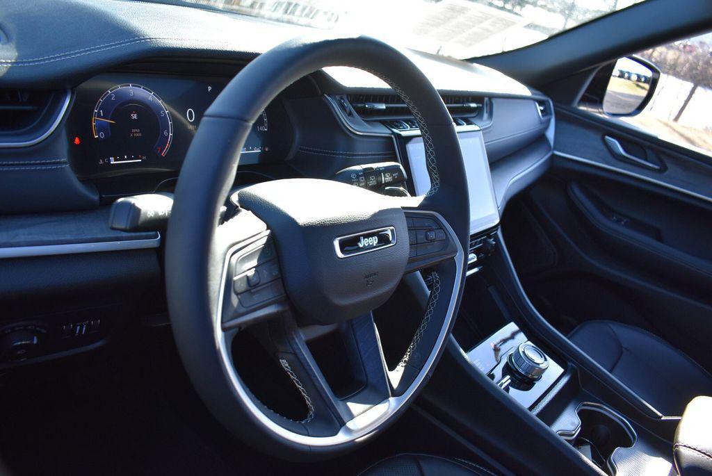 used 2025 Jeep Grand Cherokee car, priced at $41,969