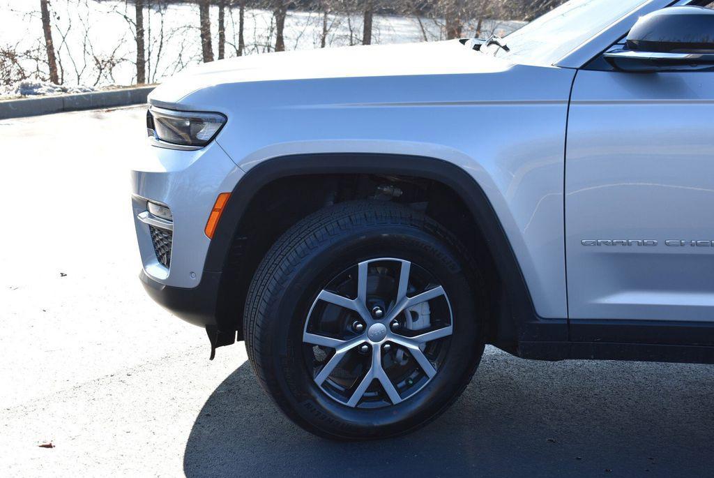 used 2025 Jeep Grand Cherokee car, priced at $41,969