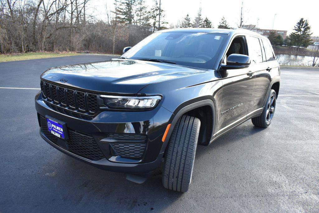 new 2025 Jeep Grand Cherokee car, priced at $41,999