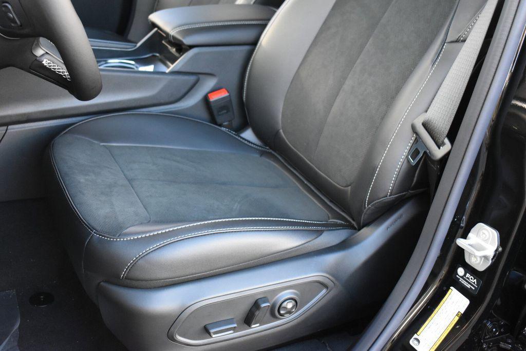 new 2025 Jeep Grand Cherokee car, priced at $41,999