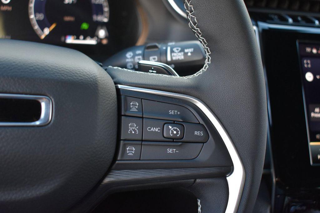 new 2025 Jeep Grand Cherokee car, priced at $41,999