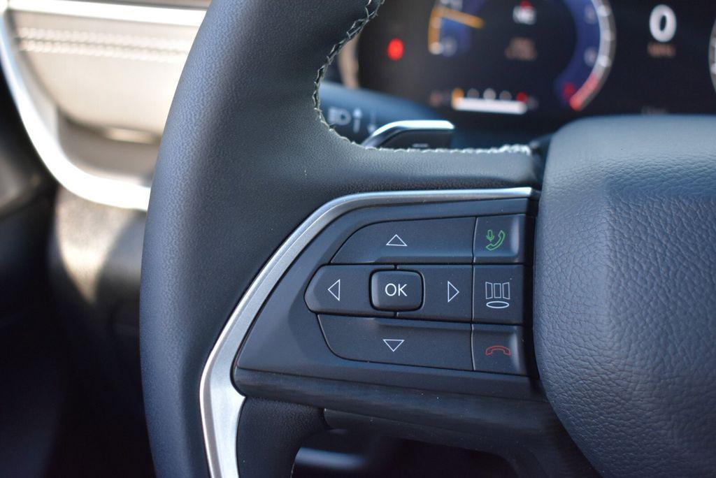 new 2025 Jeep Grand Cherokee car, priced at $41,999