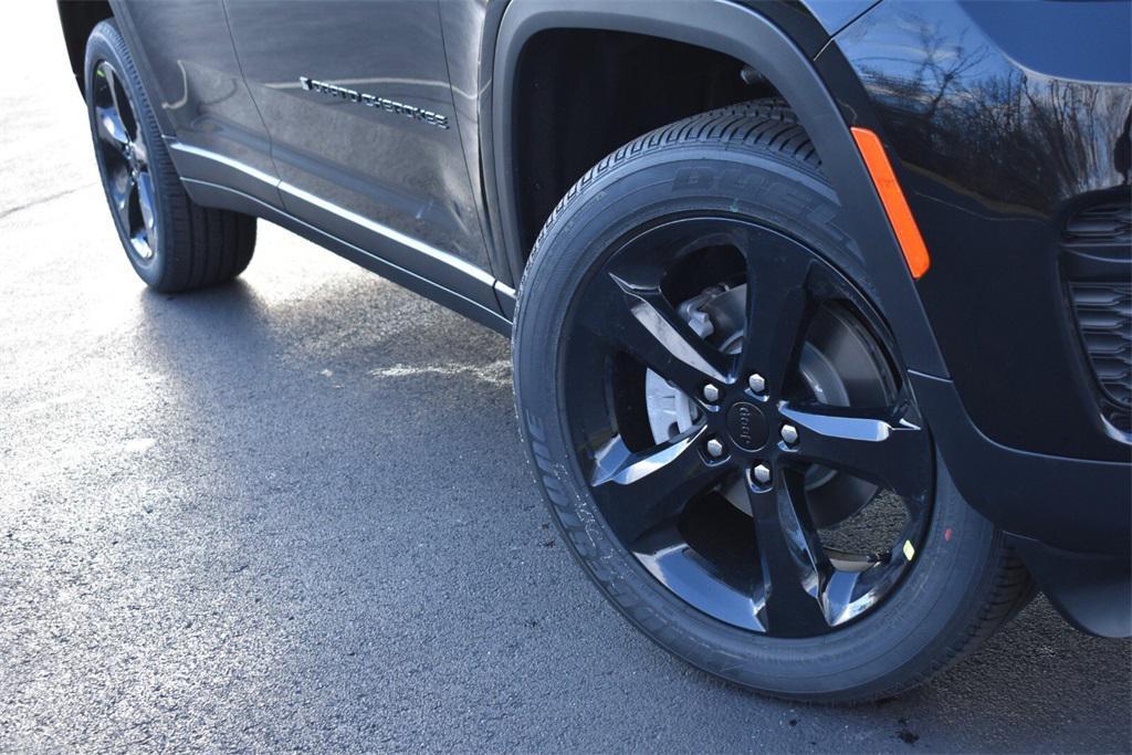 new 2025 Jeep Grand Cherokee car, priced at $42,599