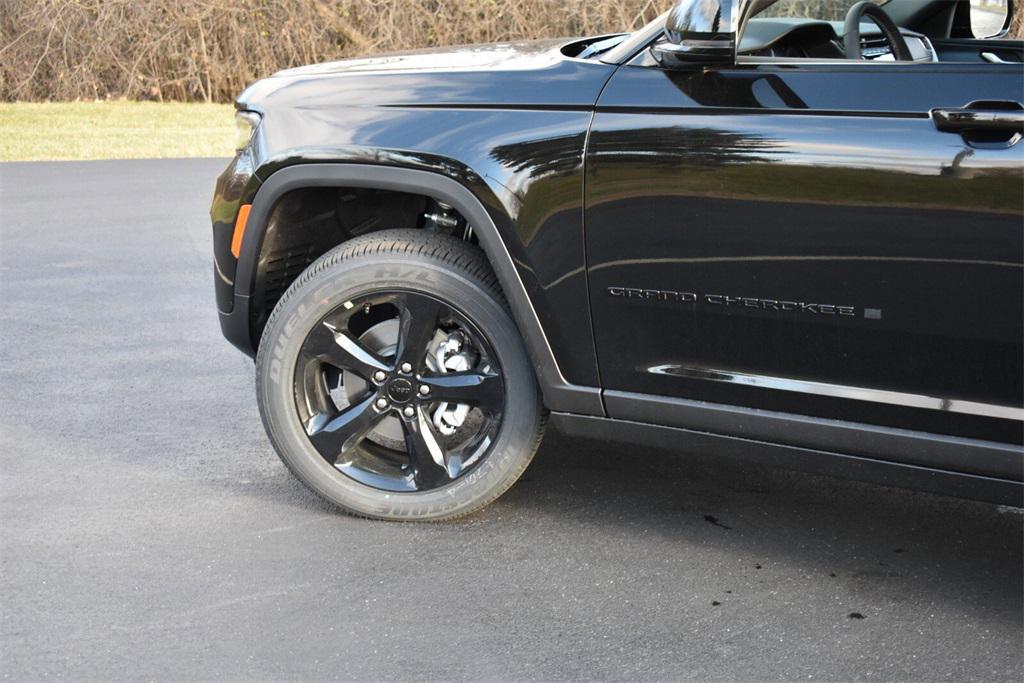 new 2025 Jeep Grand Cherokee car, priced at $42,599