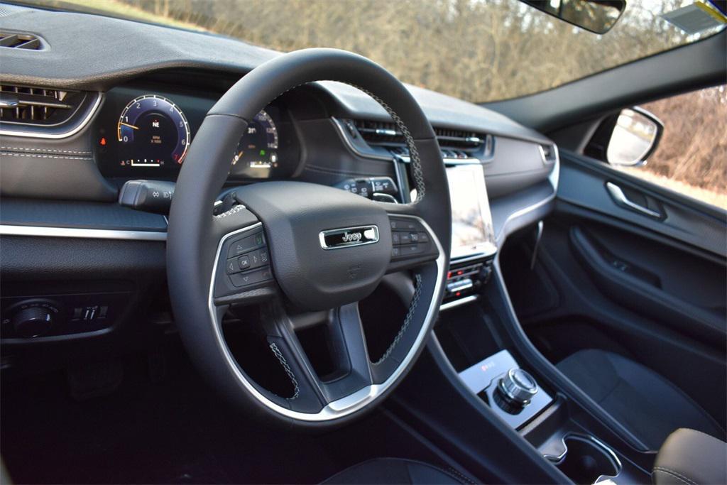 new 2025 Jeep Grand Cherokee car, priced at $42,599