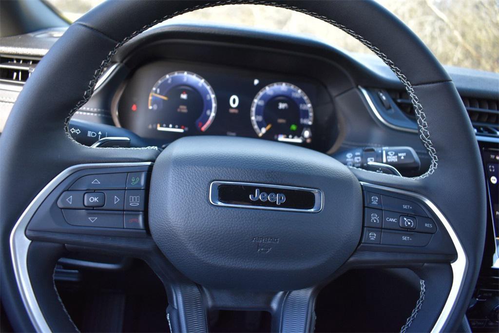 new 2025 Jeep Grand Cherokee car, priced at $42,599