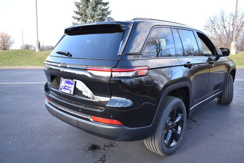 new 2025 Jeep Grand Cherokee car, priced at $41,999