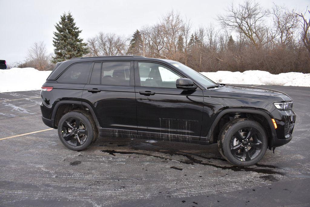 new 2025 Jeep Grand Cherokee car, priced at $41,990