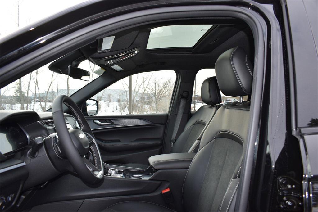 new 2025 Jeep Grand Cherokee car, priced at $42,999