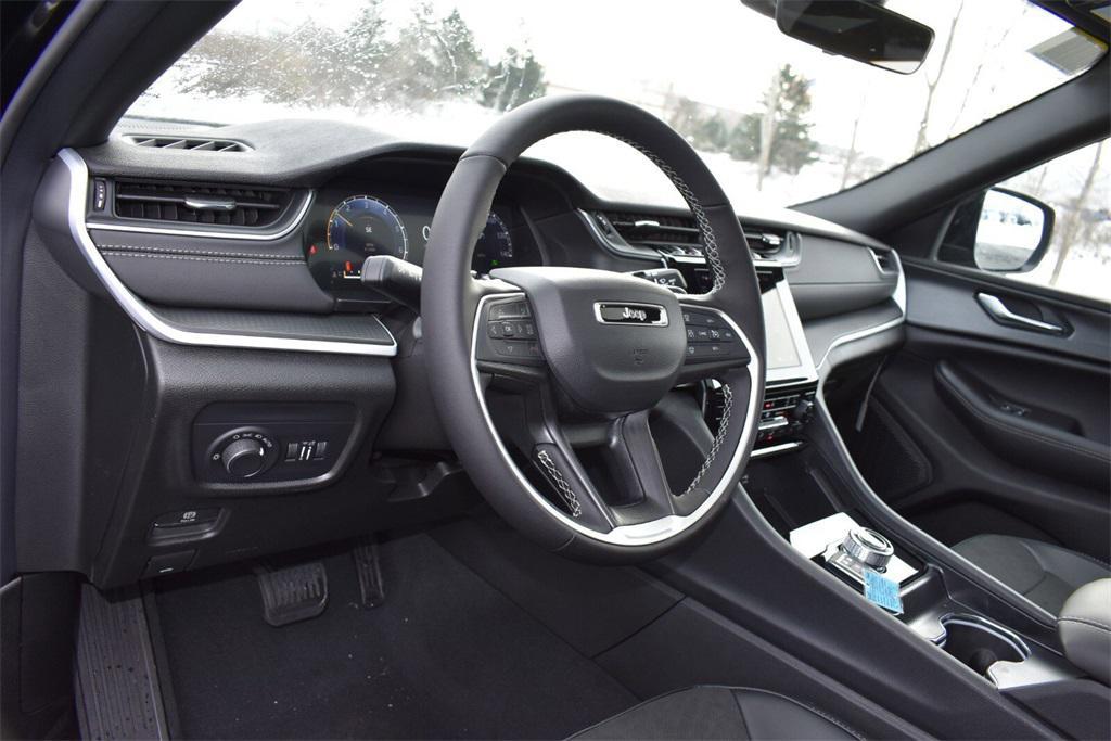 new 2025 Jeep Grand Cherokee car, priced at $42,999