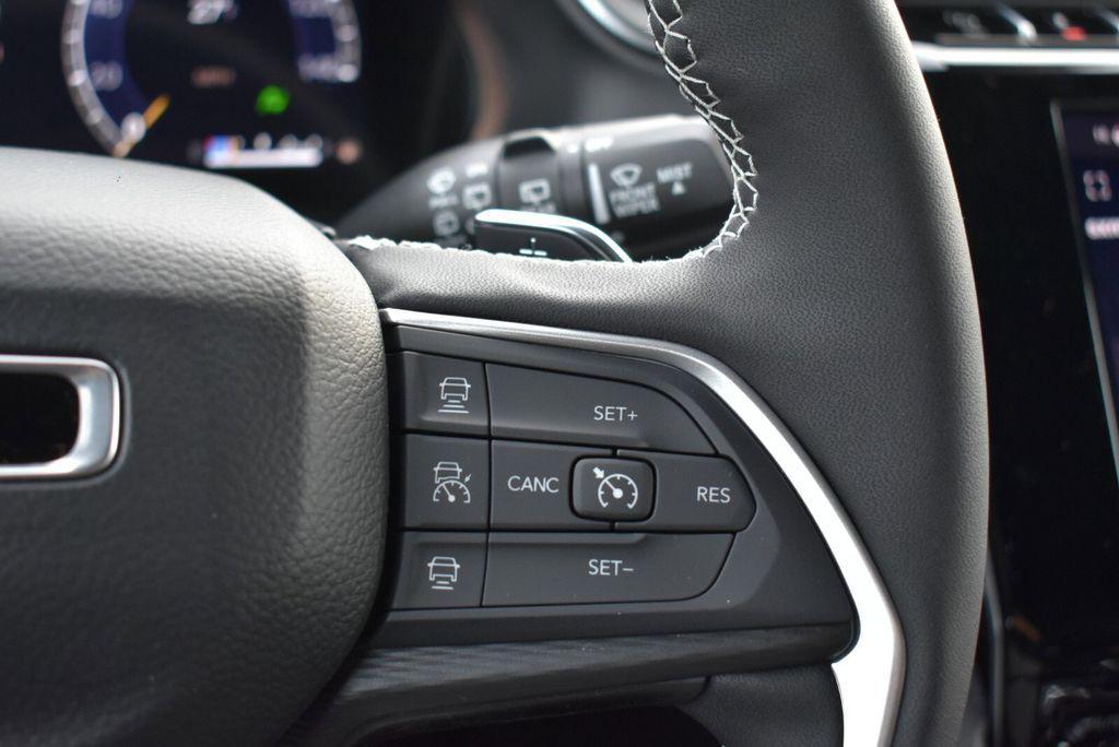 new 2025 Jeep Grand Cherokee car, priced at $41,990