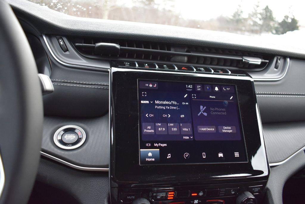 new 2025 Jeep Grand Cherokee car, priced at $41,990