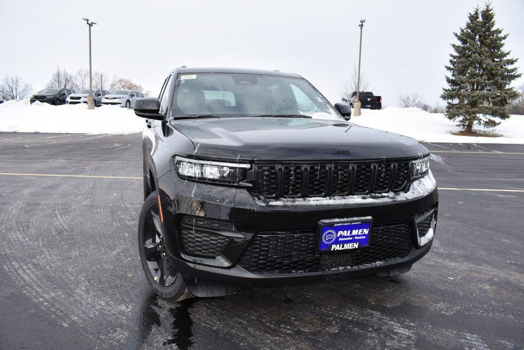 new 2025 Jeep Grand Cherokee car, priced at $41,990