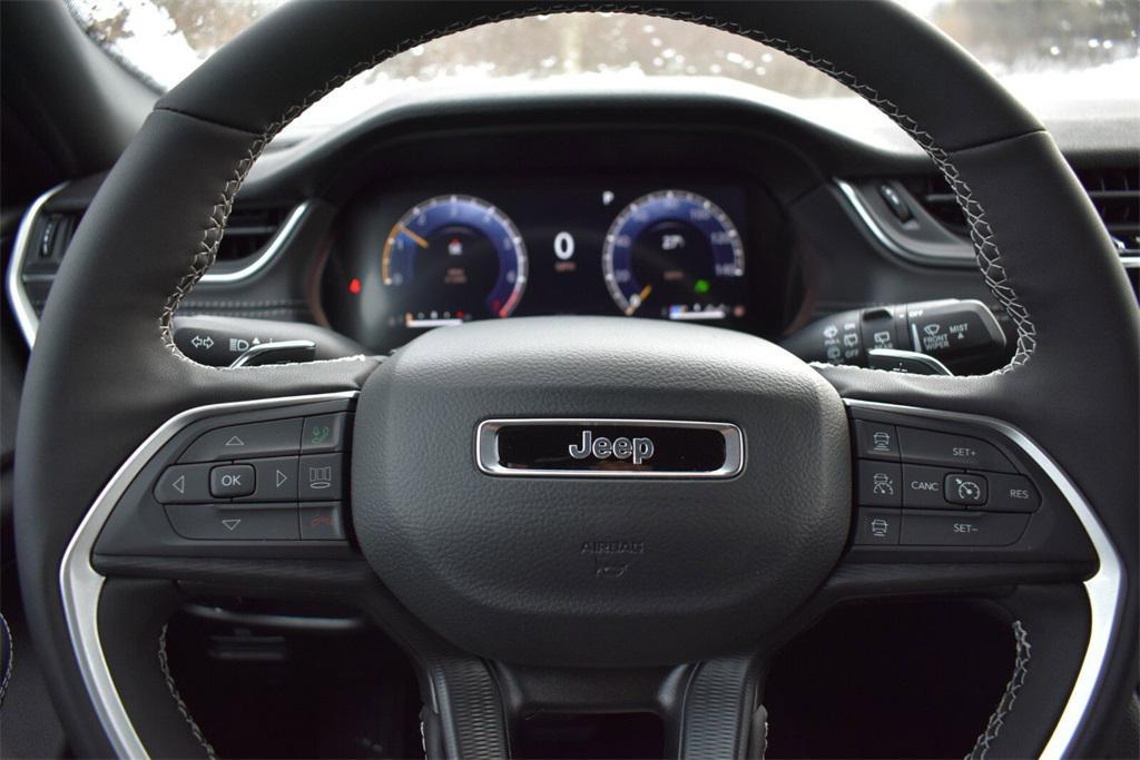 new 2025 Jeep Grand Cherokee car, priced at $42,999