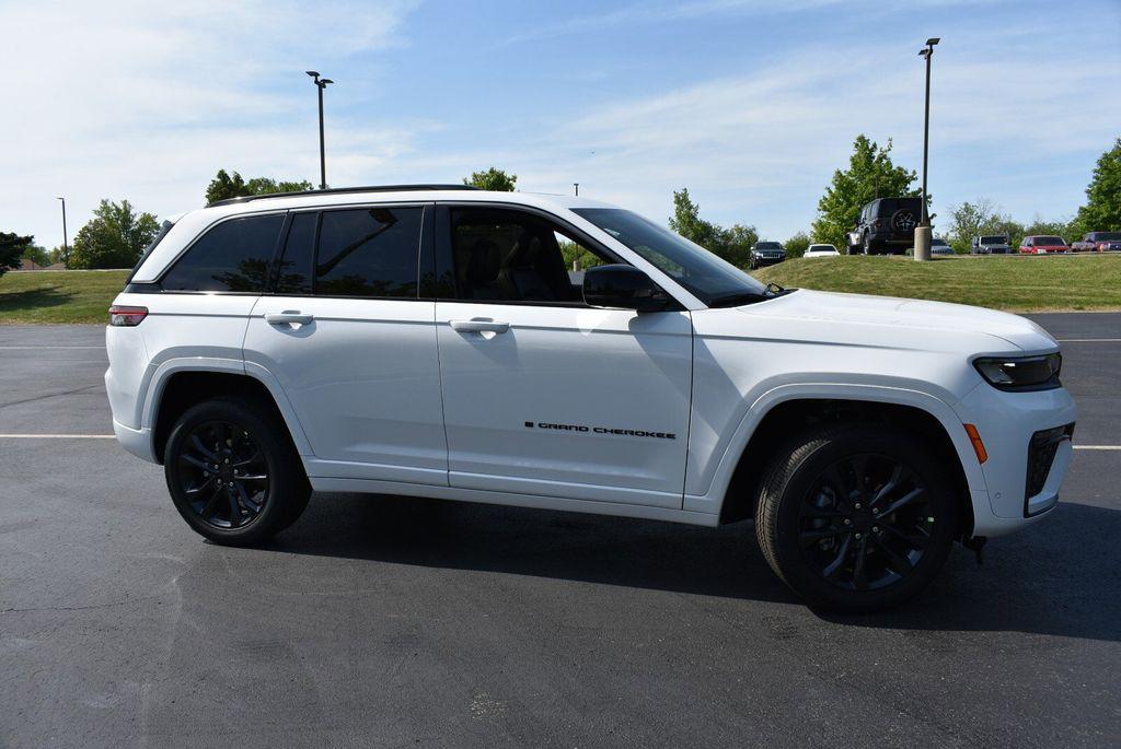 new 2026 Jeep Grand Cherokee car, priced at $45,932
