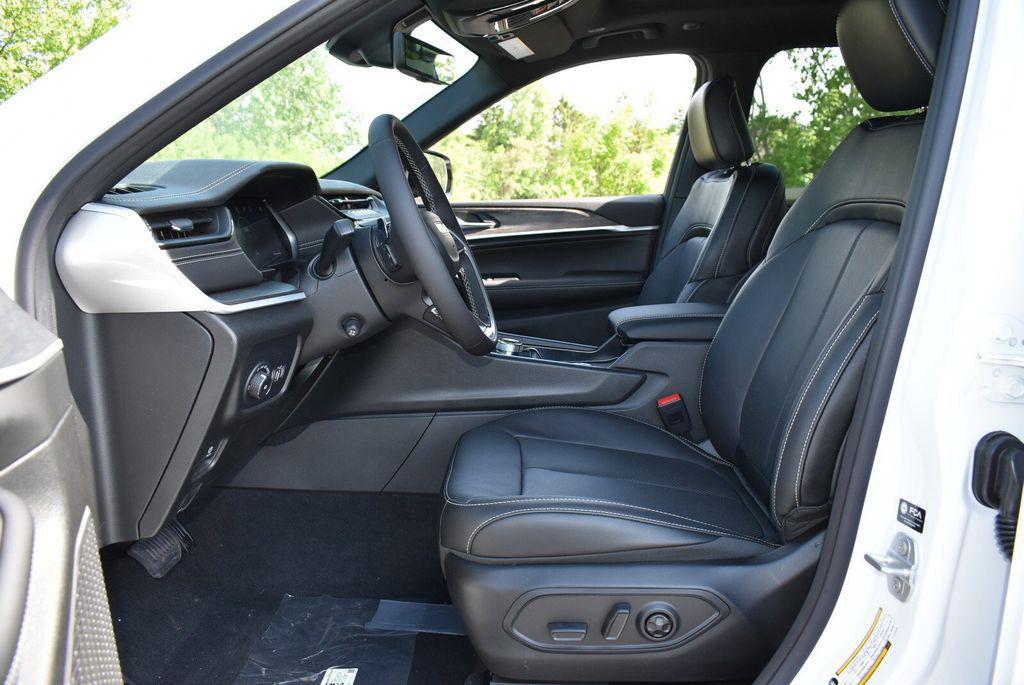 new 2026 Jeep Grand Cherokee car, priced at $45,932