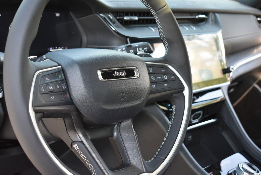 new 2026 Jeep Grand Cherokee car, priced at $45,932