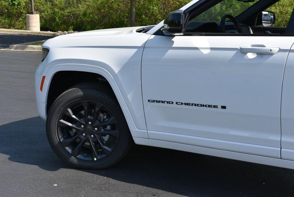 new 2026 Jeep Grand Cherokee car, priced at $45,932