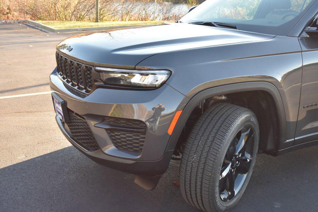 new 2025 Jeep Grand Cherokee car, priced at $39,999