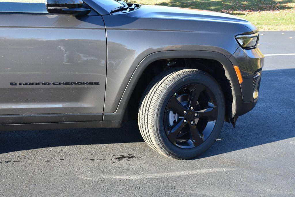 new 2025 Jeep Grand Cherokee car, priced at $39,999