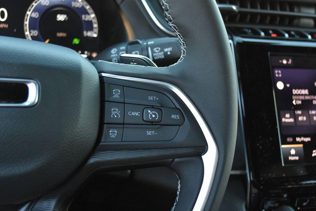 new 2025 Jeep Grand Cherokee car, priced at $39,999