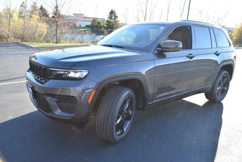 new 2025 Jeep Grand Cherokee car, priced at $39,999