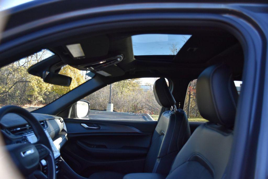 new 2025 Jeep Grand Cherokee car, priced at $39,999