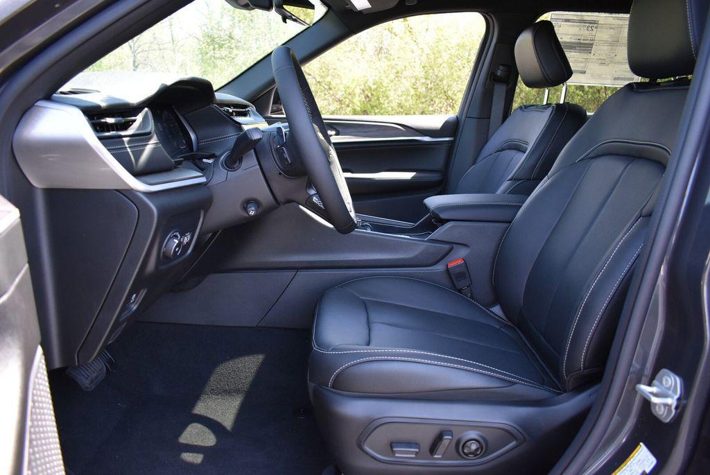 new 2026 Jeep Grand Cherokee car, priced at $50,297