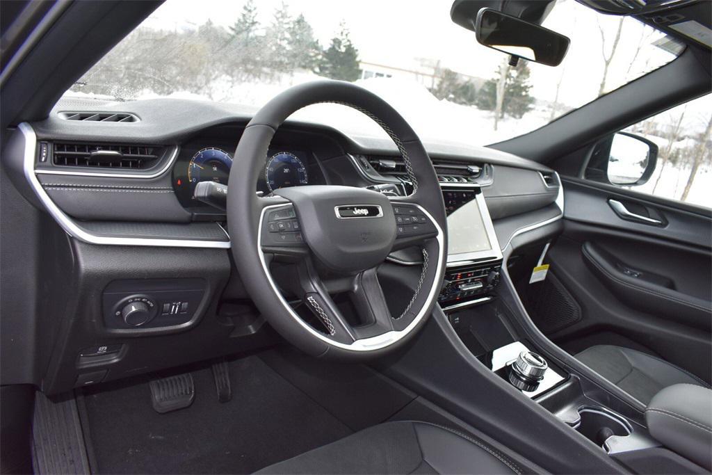 new 2025 Jeep Grand Cherokee car, priced at $42,999