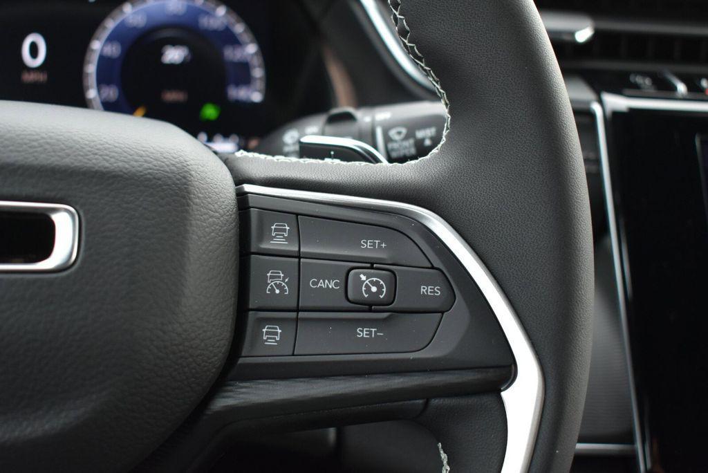 new 2025 Jeep Grand Cherokee car, priced at $41,990