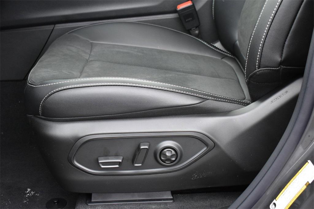 new 2025 Jeep Grand Cherokee car, priced at $42,999