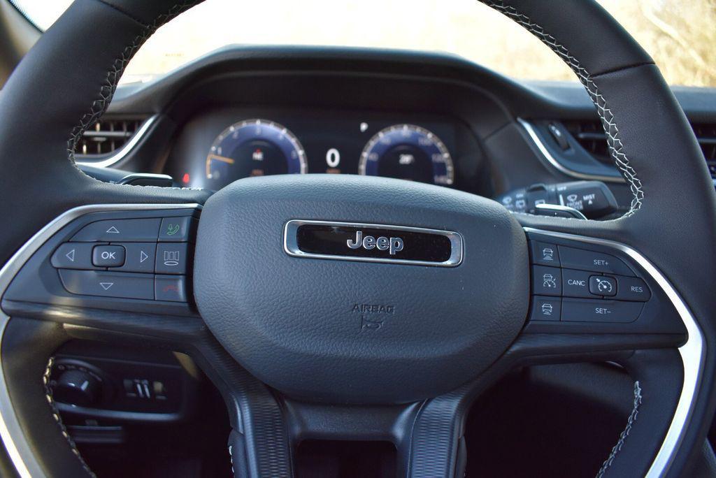 new 2025 Jeep Grand Cherokee car, priced at $36,999