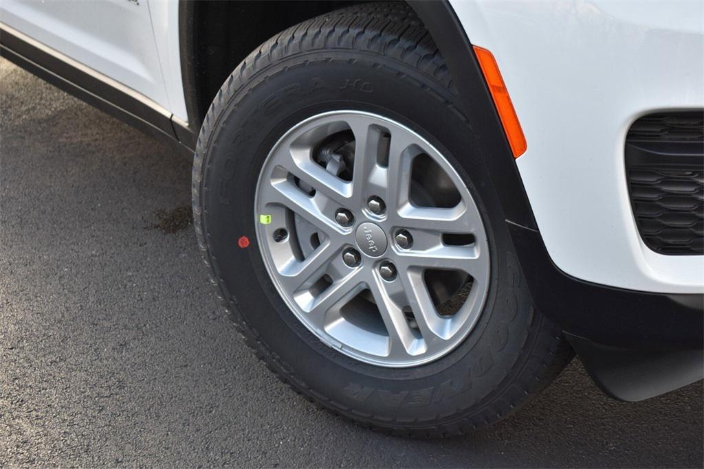 new 2025 Jeep Grand Cherokee car, priced at $37,999