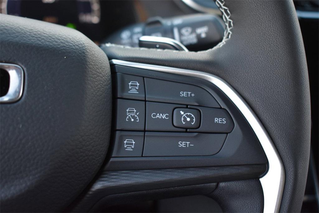 new 2025 Jeep Grand Cherokee car, priced at $37,999