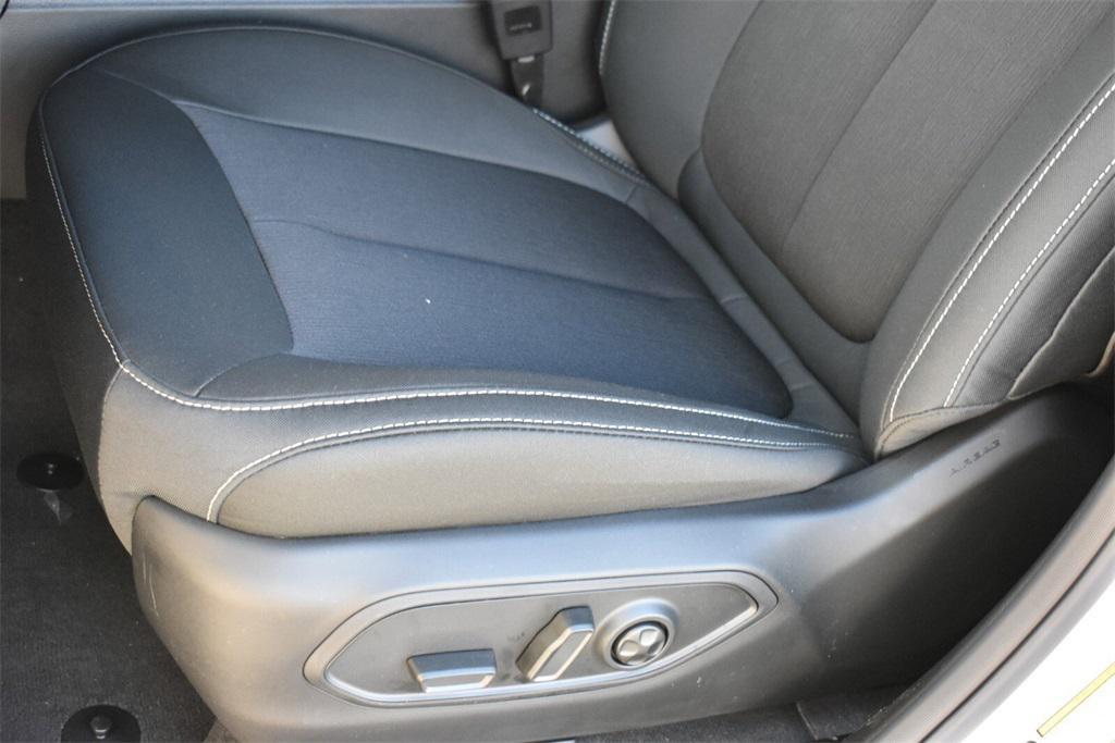 new 2025 Jeep Grand Cherokee car, priced at $37,999