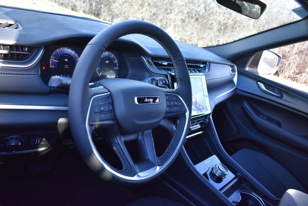 new 2025 Jeep Grand Cherokee car, priced at $36,999