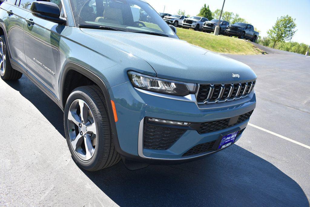 new 2026 Jeep Grand Cherokee car, priced at $45,456