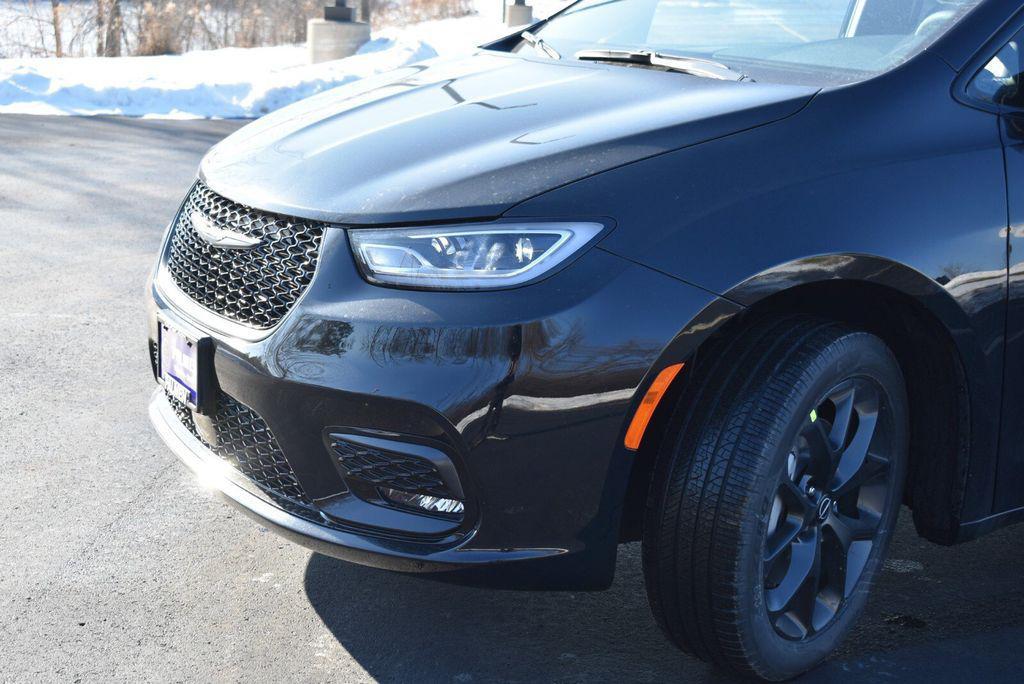 new 2026 Chrysler Pacifica car, priced at $45,871