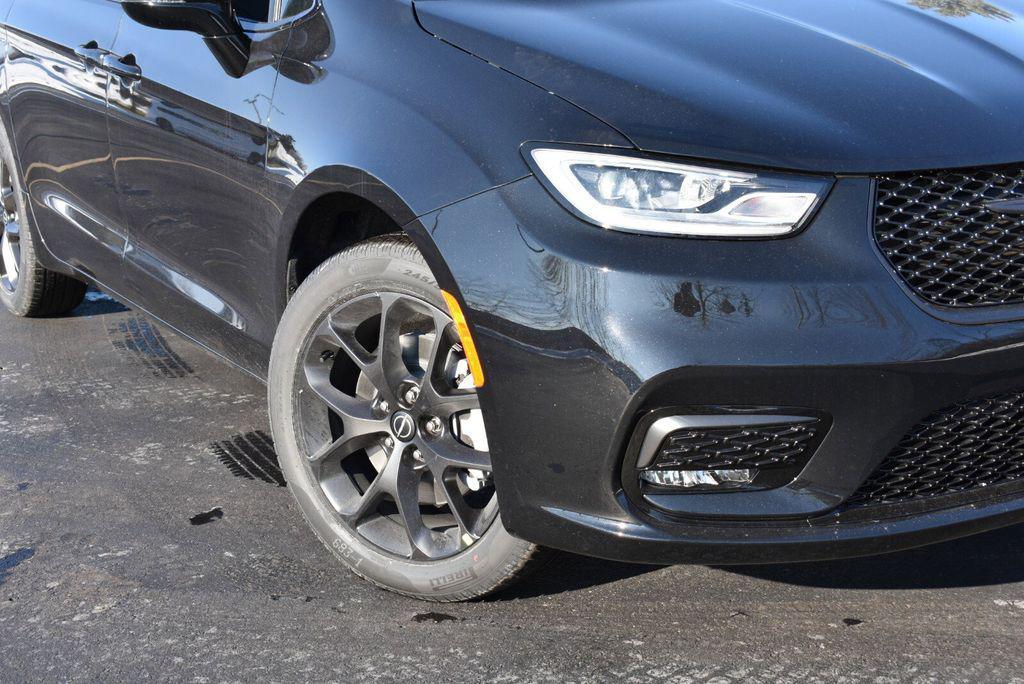 new 2026 Chrysler Pacifica car, priced at $45,871