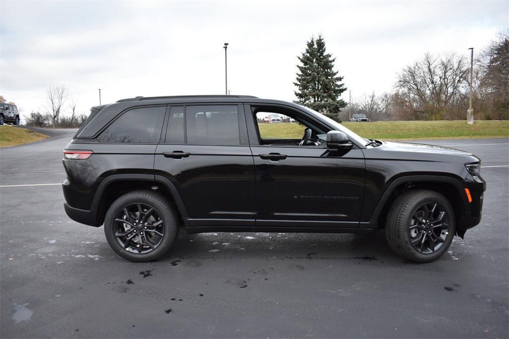 new 2025 Jeep Grand Cherokee car, priced at $47,599