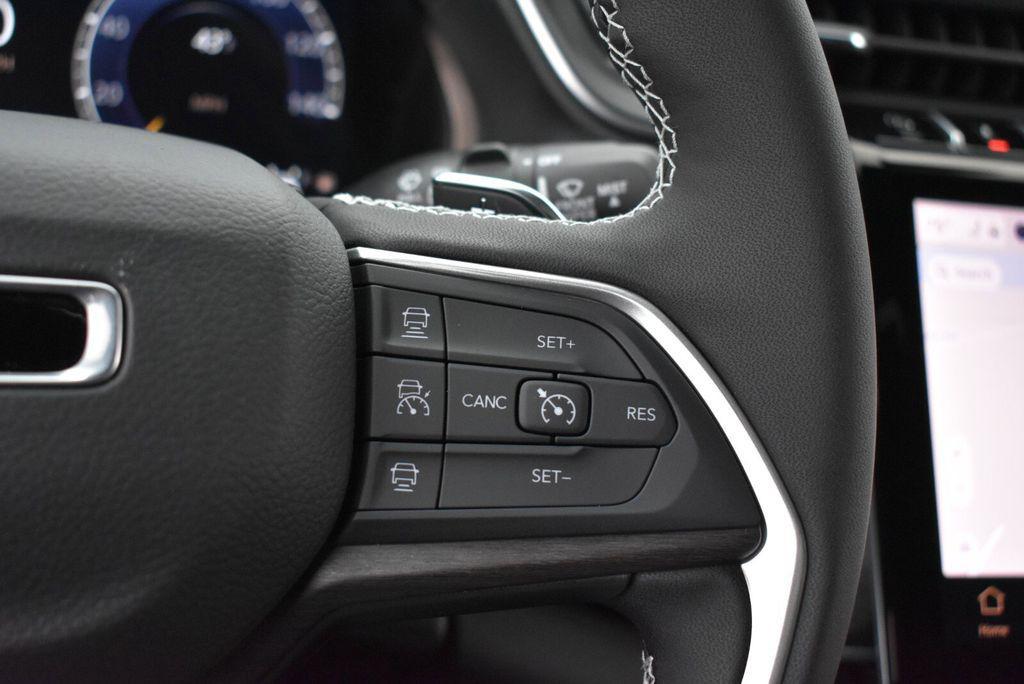 new 2025 Jeep Grand Cherokee car, priced at $46,999