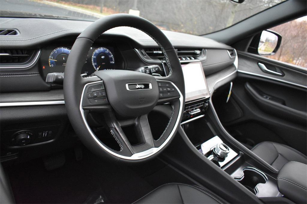 new 2025 Jeep Grand Cherokee car, priced at $47,599