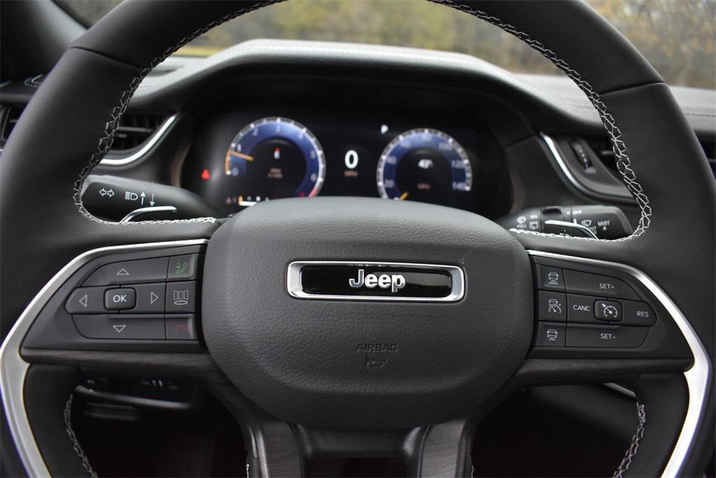 new 2025 Jeep Grand Cherokee car, priced at $47,599